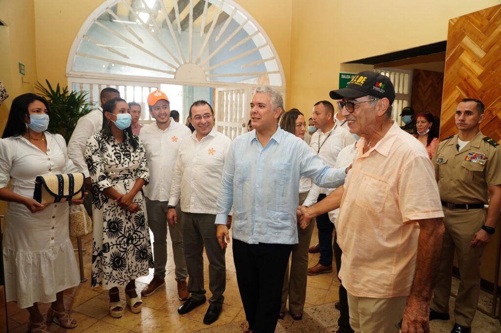 El Presidente en la Casa del Marqués del SENA, en Cartagena, anunciando financiamiento para emprendimientos de economía naranja
