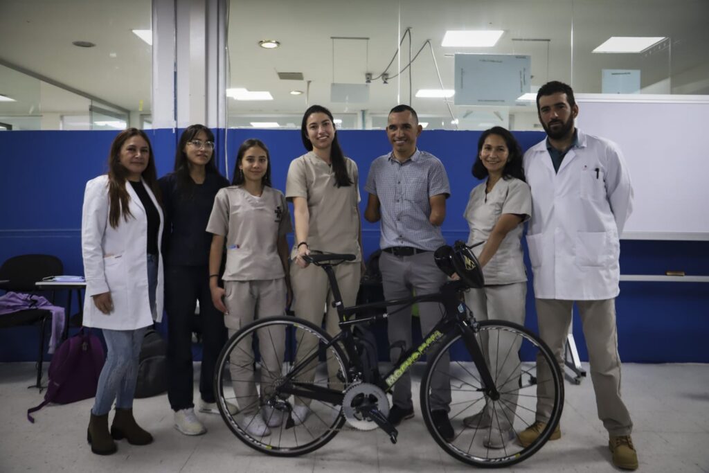 El SENA apoya el deporte paralímpico colombiano. Visita de "Mochoman2 a sus instalaciones.