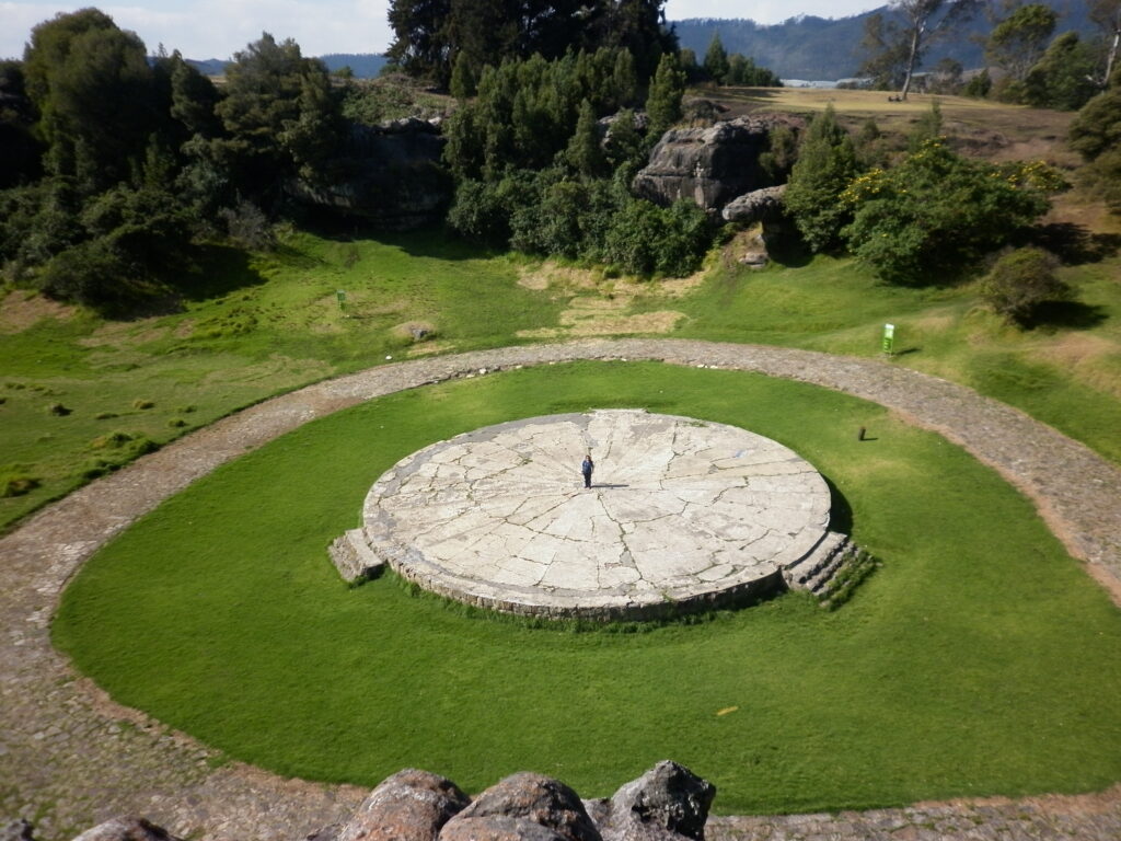Rotonda - Parque Arqueológico Piedras del Tunjo.