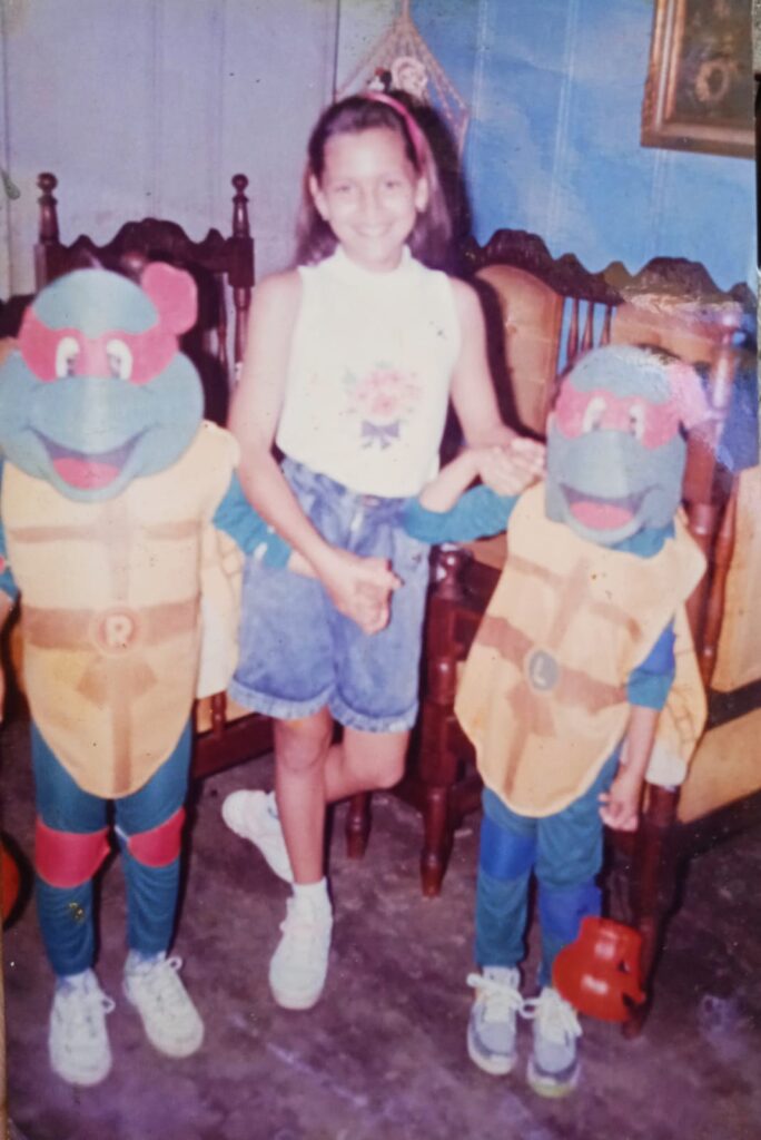 Iván Meneses disfrazado de tortuga Ninja Leonardo
