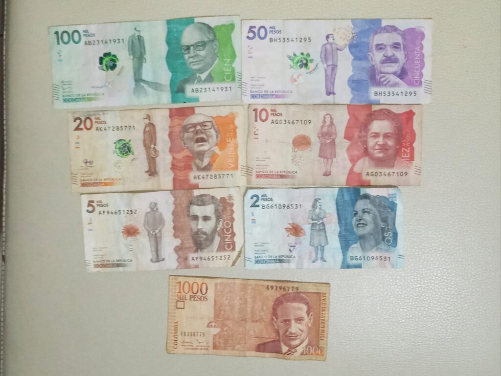 Billetes de colombia diferentes denominaciones