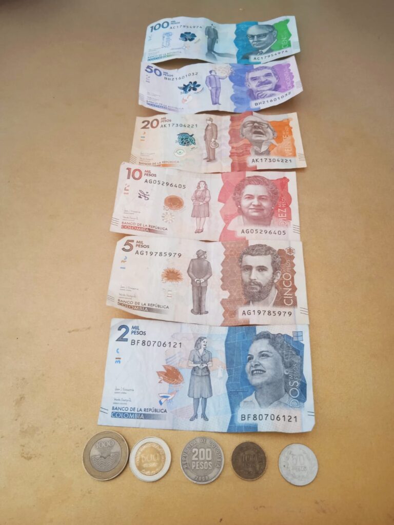 Billetes de colombia diferentes denominaciones