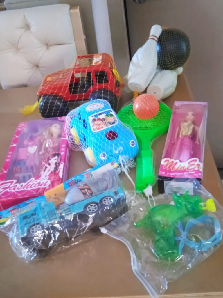 Algunos juguetes recolectados durante la campaña alegrando los ❤️ de los pequeños en Navidad 2022
