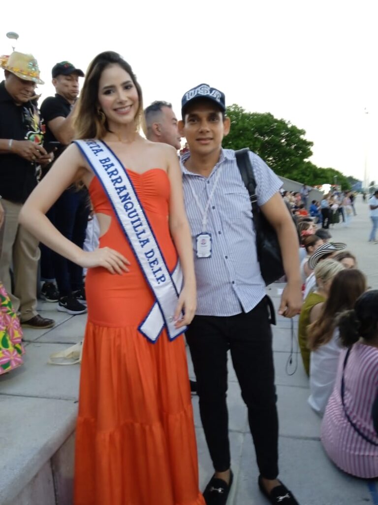 Señorita Barranquilla, Sharon Gamarra  candidata al Concurso Nacional de la Belleza 2024, junto al periodista Iván Meneses