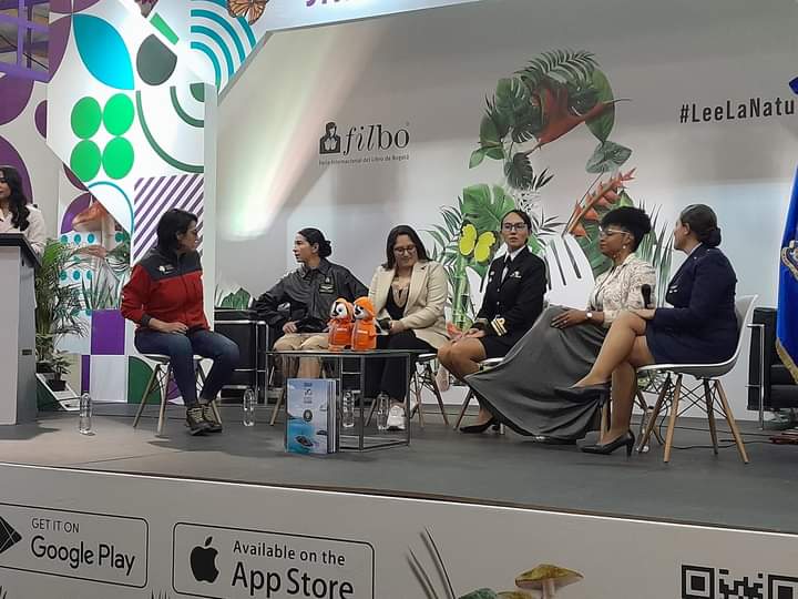 Un panel con el protagonismo de mujeres de la Fuerza Naval, en la Feria internacional del libro de Bogotá 2024