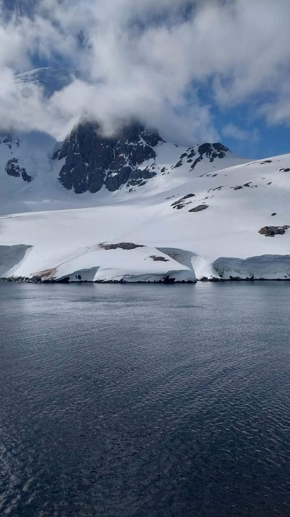 Paisaje ártico  que cubre gran parte de la Antártida
