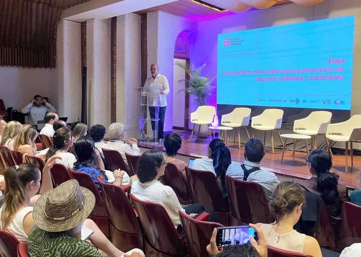 El presidente de la Cámara de Comercio de Bogotá Ovidio Claros, en la Cop16 en el ciudad de Cali, 