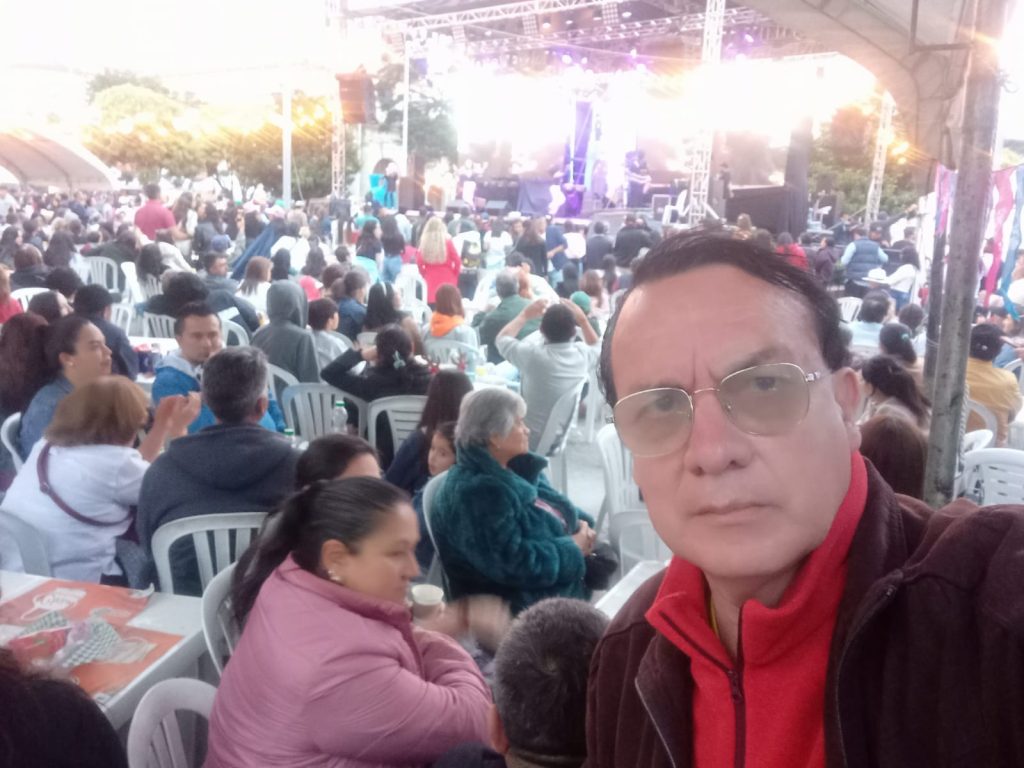 Carlos Villota presente en reuniones de las campañas presidenciales del Ecuador