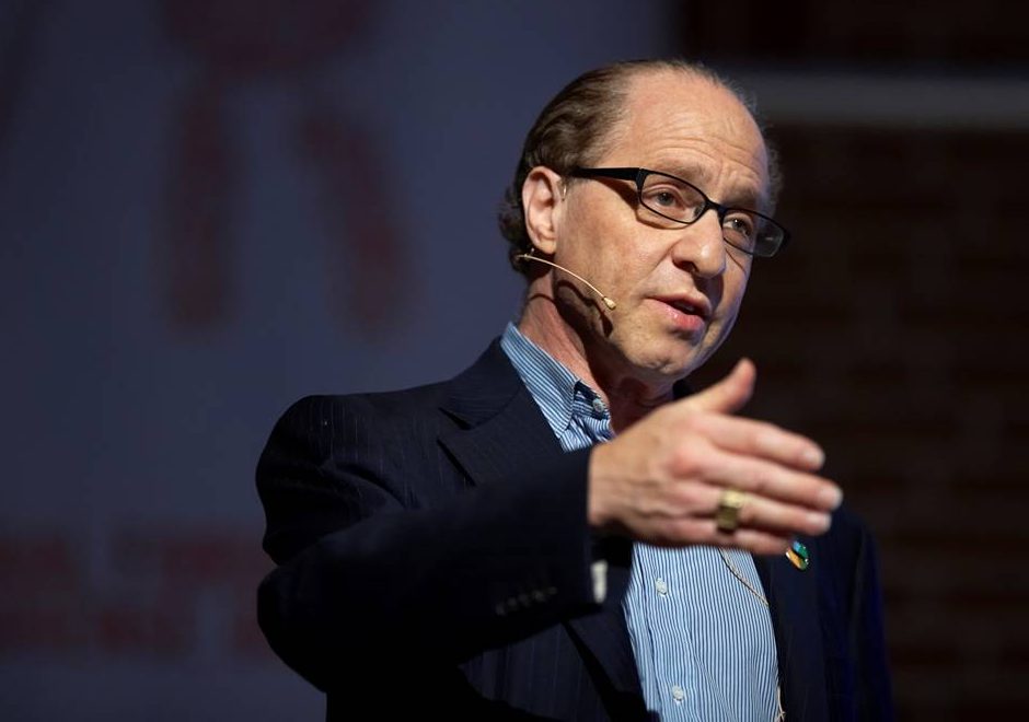 Raymond Kurzweil es un informático, autor, emprendedor, futurista e inventor estadounidense