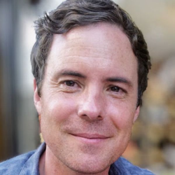 Kelly Grovier es un poeta, historiador y crítico de arte estadounidense.