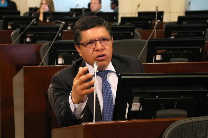 Manuel Mesías Enríquez Rosero abogado y político colombiano. Ex-embajador de Colombia en Ecuador.