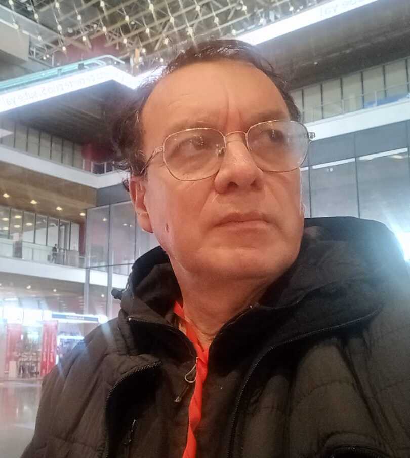 carlos villota santacruz. Internacionalista- Escritor