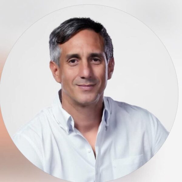 Abogado. Especialista en Derecho Administrativo. Especialista en Alta Gerencia. Especialista Movilidad y transporte.