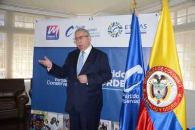 Coronel Carlos Alfonso Velásquez se inscribió como precandidato del Partido Conservador Colombiano