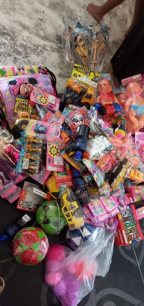 Regalos recibidos en la navidad pasada. Este año 2025, esperamos contar con su valioso aporte a esta campaña.