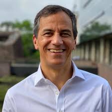 Rafael Nieto. Jurista. Internacionalista. Analista. Dirigente Político. Columnista