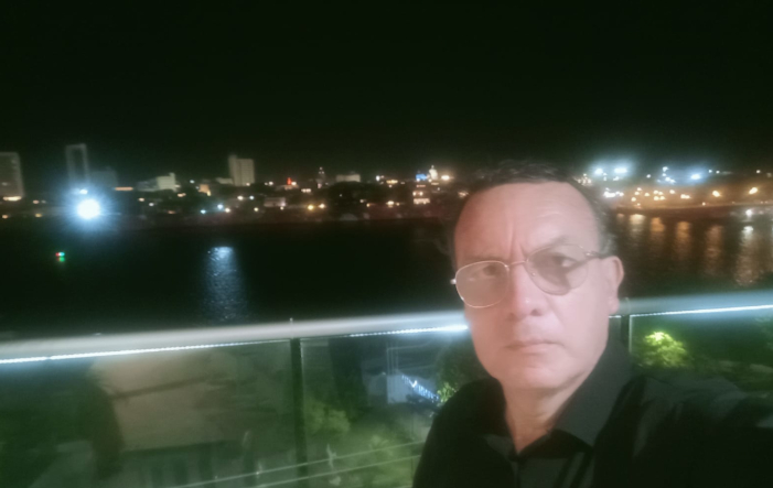 Carlos Villota Santacruz en bahia de Cartagena -Colombia