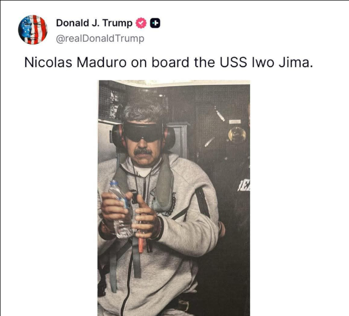 El presidente de Estados Unidos, Donald Trump, publicó en su red social Truth Social la primera fotografía de Nicolás Maduro tras su captura.