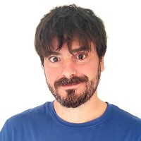 Alvaro Piqueras. Licenciado en Publicidad y Relaciones Públicas. Formación específica en gestión y dirección de RRSS, planificación estratégica y diseño gráfico.