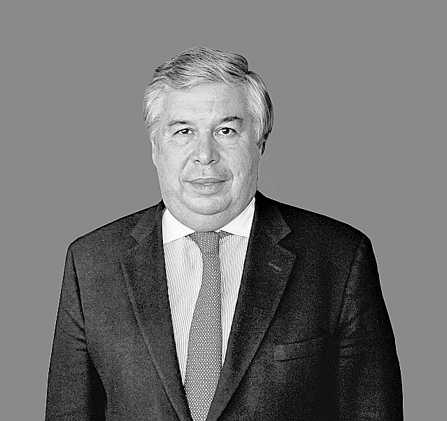 Victor G. Ricardo. Abogado. Escritor. Columnista. Conferencista. Ex Ministro. Ex Embajador