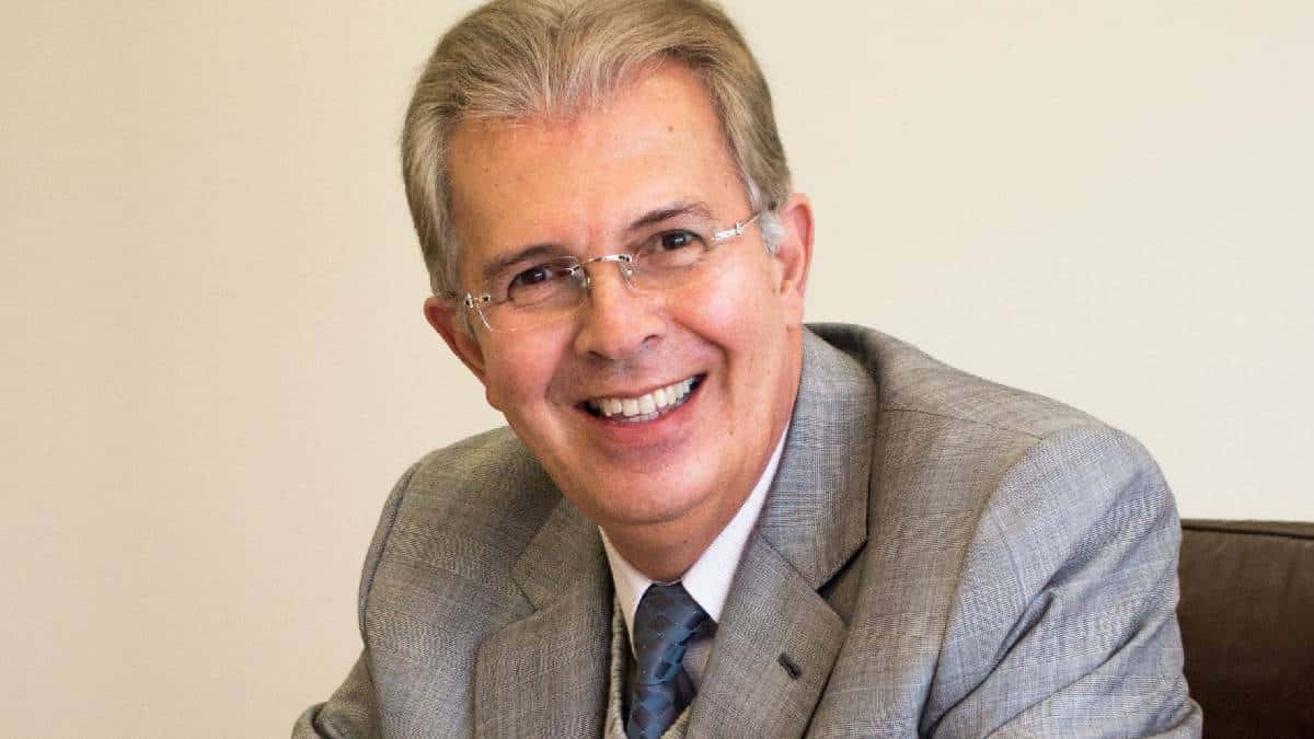 Jaime arerubla P. Abogado. Ex Magistrado. Escritor. Analista. Columnista. Docente Universitario